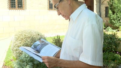 En la imagen, Carlos Garcés, historiador y autor de 'Historia viva' sobre la historia de los Danzantes de Huesca.