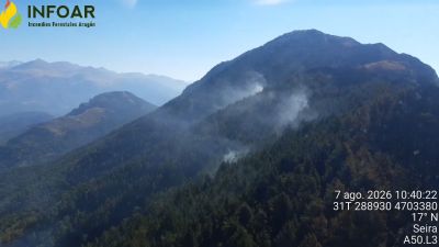 Imagen aérea del incendio de Seira, este viernes.