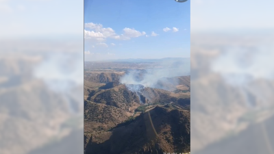 Así se veía este viernes el incendio desde un helicóptero de Infoar.