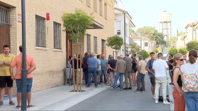 El homenaje al matrimonio se ha desarrollado esta tarde de lunes, en la primera jornada de luto declarada por el ayuntamiento de Tauste.