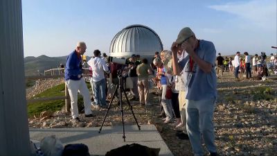 Aficionados con telescopios en Javalambre