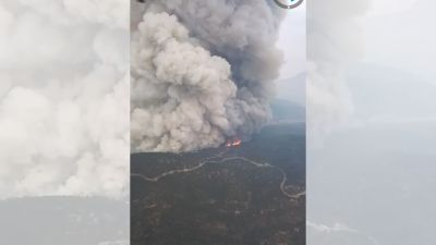 Avance del incendio de las Peñas de Riglos hacia la Peña Oroel.