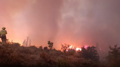 Segunda noche de trabajo muy productivo en el incendio forestal de Las Peñas de Riglos, tras las precipitaciones de anoche.