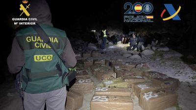 La Guardia Civil,durante una operación desarrollada junto a la Policía Nacional y el Servicio de Vigilancia Aduanera.