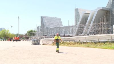 Los trabajos de montaje de la edición del Vive Latino 2026 en el recinto Expo han comenzado.