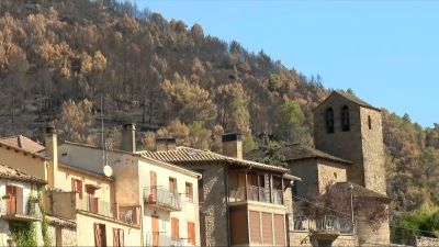 Los vecinos de Santa Cruz de la Serós volverán este viernes a sus casas tras el incendio de Las Peñas de Riglos.