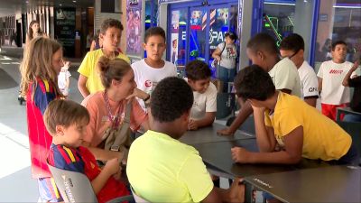 Los niños saharauis se despiden de Zaragoza con una fiesta.