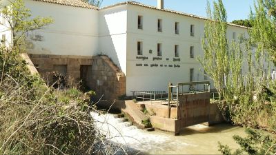 Programa Reino y Corona emitido el 07 de mayo de 2015 sobre la historia del Canal Imperial de Aragón.