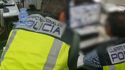La Policía Nacional ha detenido a un hombre por agredir sexualmente a su hija de dos años y compartirlo en internet.