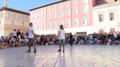 La plaza de la Seo ha sido el escenario de las batallas de Farmear Aura.