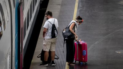 Viajeros en la Estación de Madrid - Puerta de Atocha - Almudena Grandes