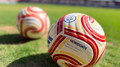 Balón de la Primera RFEF.