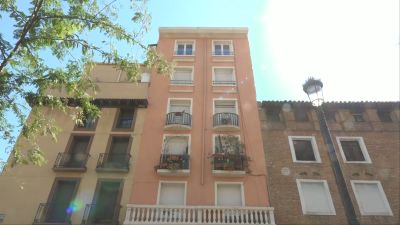 Edificio que fue desalojado de la plaza Santo Domingo