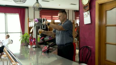 Javier y su mujer, Fabiola, reabrieron este restaurante de Binaced meses después de su cierre por jubilación y quieren mantener la tradición y la esencia de un negocio que funcionaba muy bien.