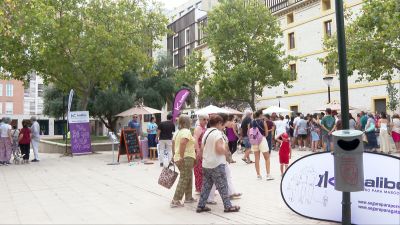 Zaragoza estrena mercado de mascotas y flores