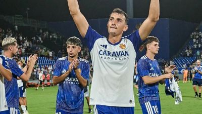Iranzo celebra el triunfo ante el Antequera
