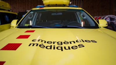 Ambulancia en la sede del SEM, en L'Hospitalet de Llobregat (Barcelona).
