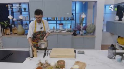 Programa gastronómico con Daniel Yranzo que pretende entretener, divertir y enseñar entre fogones los secretos de la cocina como siempre con mucho humor. ´La Pera Limonera´ propone desde comidas tradicionales a platos exóticos pasando por recetas de otros lugares del país, dando siempre un toque limonero y aragonés a cada uno de ellos utilizando ingredientes de la tierra y demostrando que la cocina puede ser sencilla, económica y no por ello aburrida.