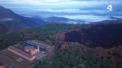 El entorno del monasterio nuevo de San Juan de la Peña a vista de dron tras el incendio de Riglos.