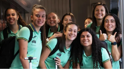 Las aragonesas Samper y Sanz, a la derecha de la foto, en su llegada a Eslovenia