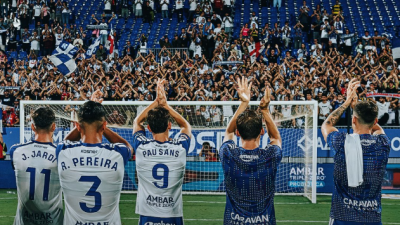 Los jugadores agradecen el apoyo a su afición.