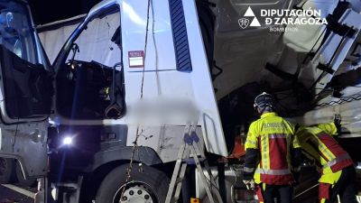 Dos heridos en un choque entre dos camiones en la A-68, a la altura de Mallén.