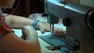 En 2018, Unidad Móvil se acercaba a Alfamén para conocer el trabajo de las modistas y las clases de costura de Encarna Longares