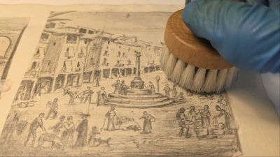 El cuaderno del pintor Salvador Gisbert tuvo que ser restaurando cuando llegó al Museo de Teruel en 2019. / Aragón TV