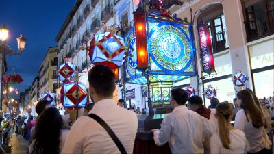 Parte del cortejo del Rosario de Cristal en las fiestas del Pilar 2025.