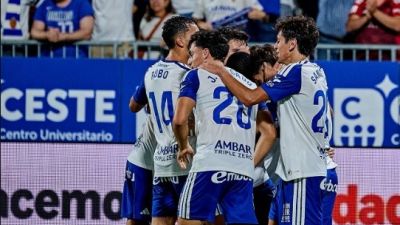 Los jugadores del Real Zaragoza celebrando un gol en el último partido
