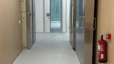 Zona de acceso al acelerador lineal del Hospital Universitario 'Obispo Polanco' de Teruel.