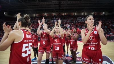 Las jugadoras del Casdemont celebrando una de las victorias de este comienzo de temporada