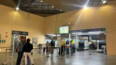 Pasajeros en la estación Delicias de Zaragoza.