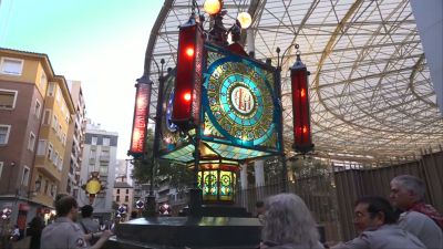 En total, treinta carrozas de cristal iluminadas, 16 misterios y 14 carrozas.