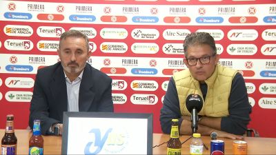 Santiago Gonzalvo, presidente del CD Teruel y Kiko Ramírez, exentrenador del CD Teruel, en rueda de prensa