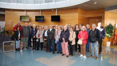 El centro Centro de Convivencia para Mayores Oliver ha conocido las instalaciones de los medios de comunicación autonómicos de Aragón.