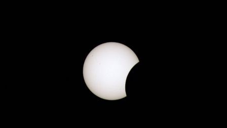 El eclipse ya se ve al 37 % en Javalambre