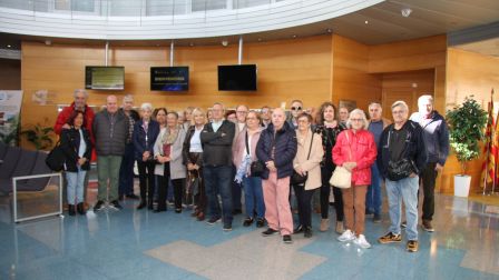 El centro Centro de Convivencia para Mayores Oliver ha conocido las instalaciones de los medios de comunicación autonómicos de Aragón.